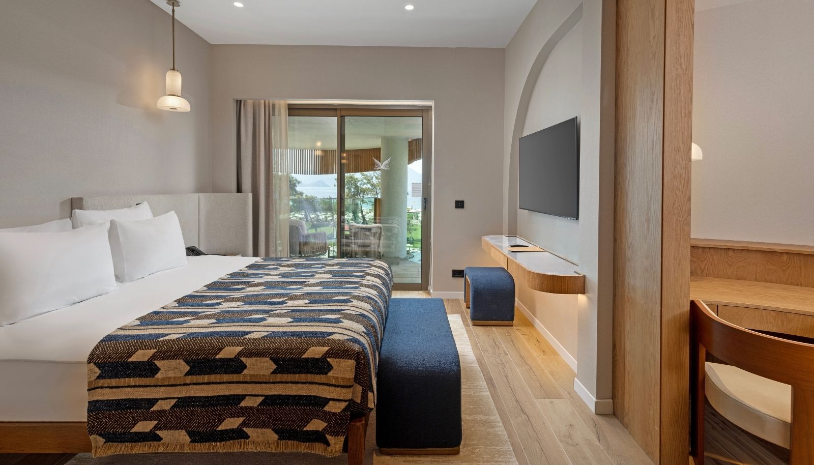 Signa Corner Suit Banner 2