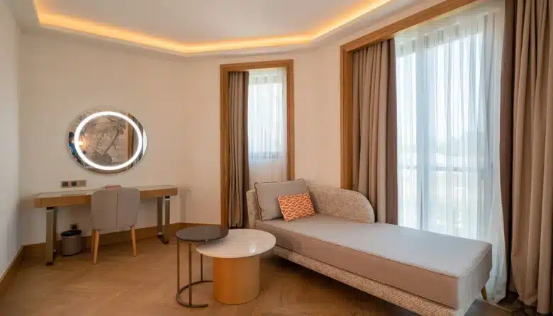 Standart Kara Manzaralı Oda