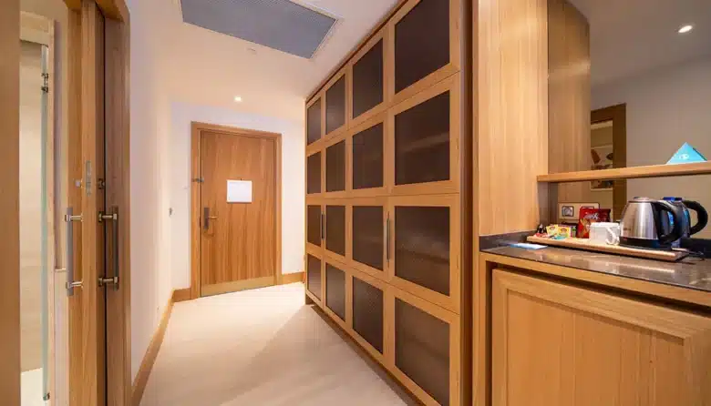 Standart Kara Manzaralı Oda