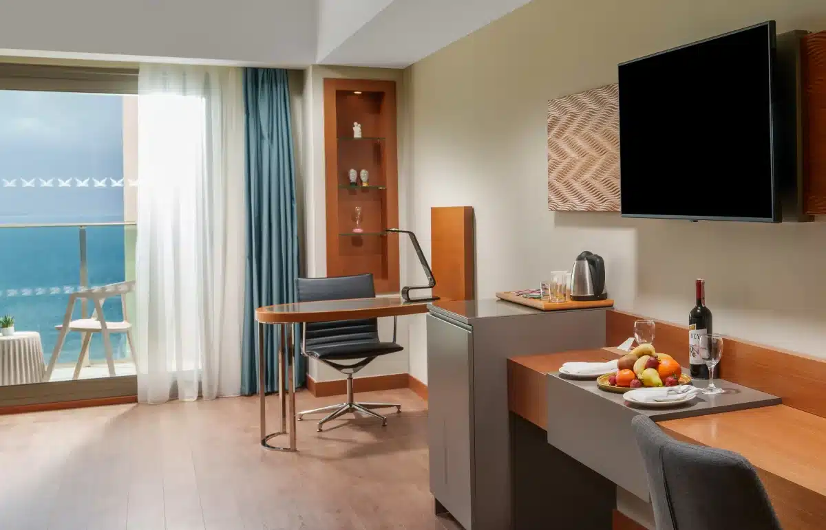 Deluxe Suite Kısmi Deniz Manzaralı