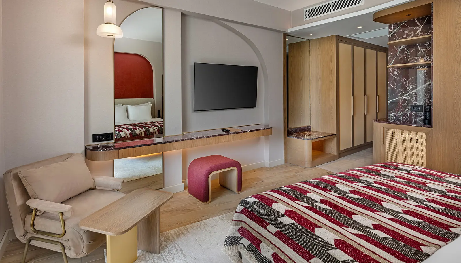 Süperior Havuza Merdivenle Bağlantılı Oda