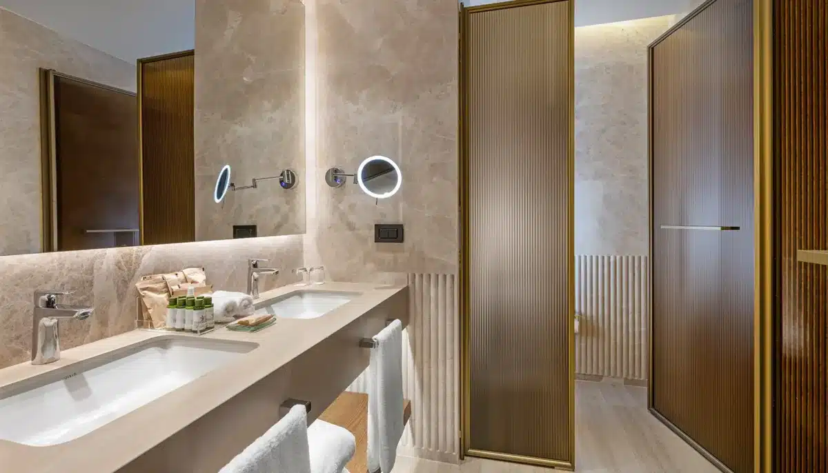 Süperior Havuza Merdivenle Bağlantılı Oda