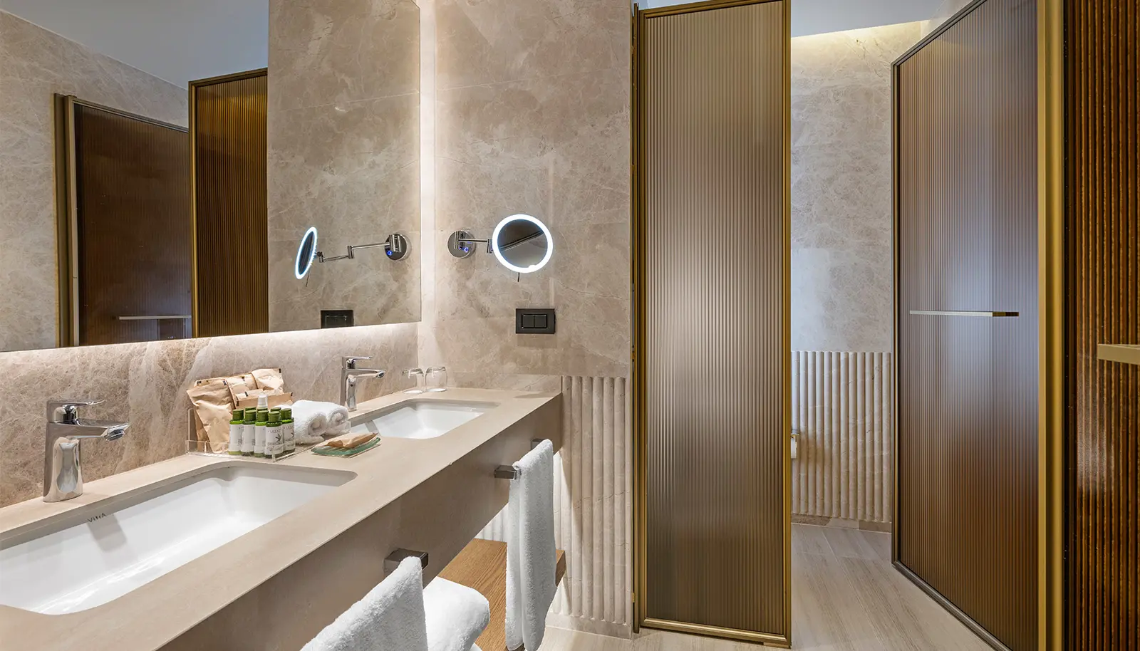 Süperior Havuza Merdivenle Bağlantılı Oda