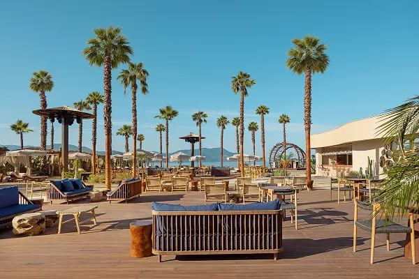 Lumos Beach Bar (+16)