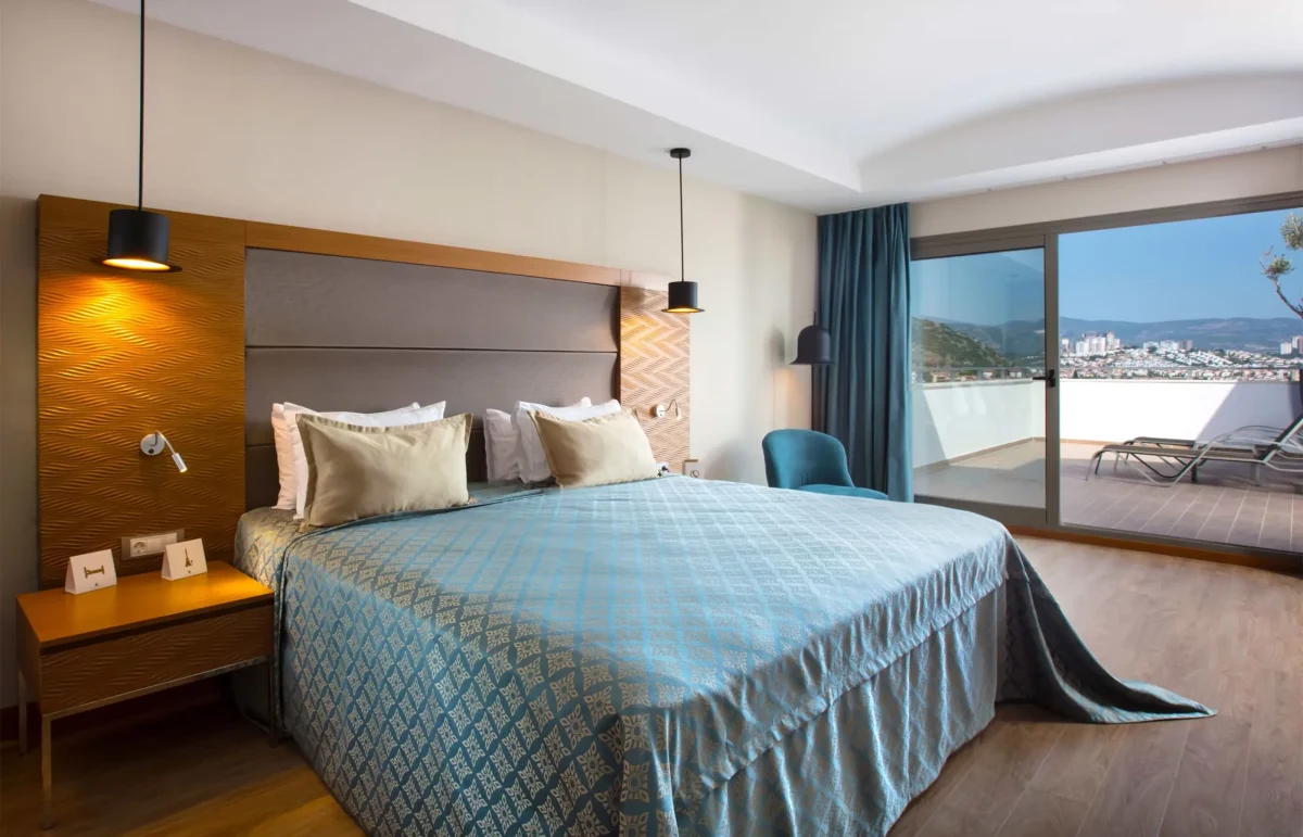 Corner Suite Side Sea View