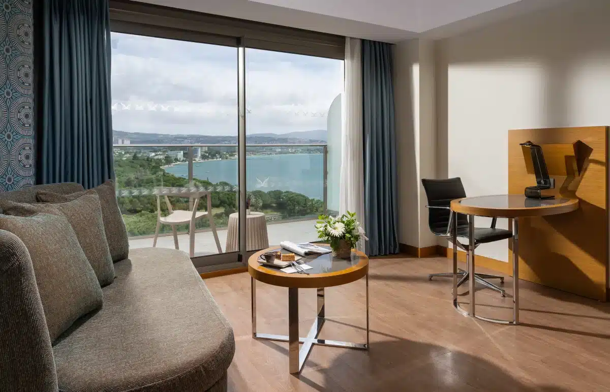 Superior Kısmı Deniz Manzaralı