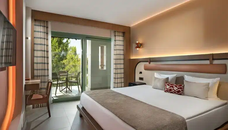 Deluxe Bahçe Manzaralı Aile Odası