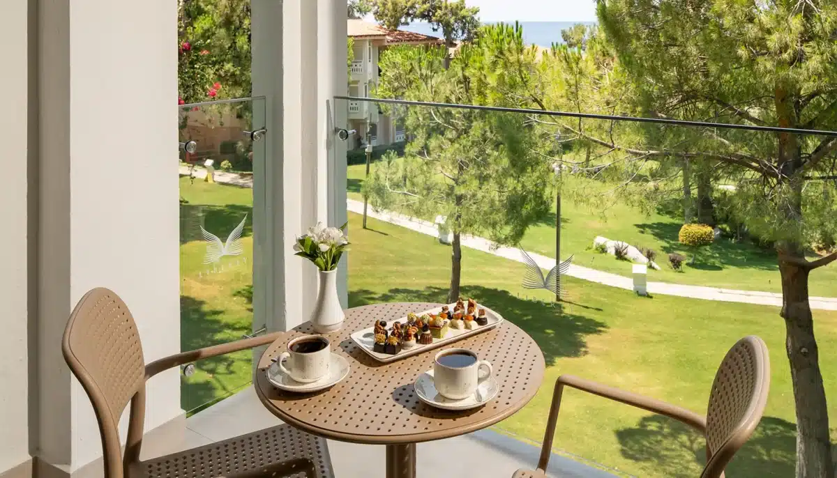 Deluxe Bahçe Manzaralı Bağlantılı Oda