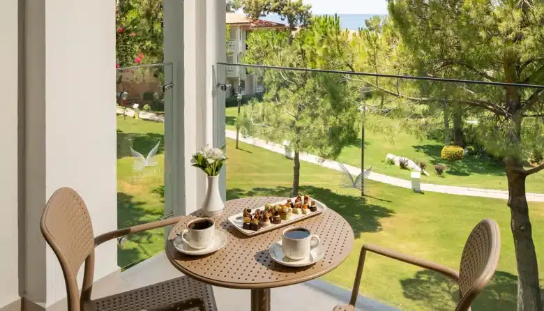 Deluxe Bahçe Manzaralı Bağlantılı Oda