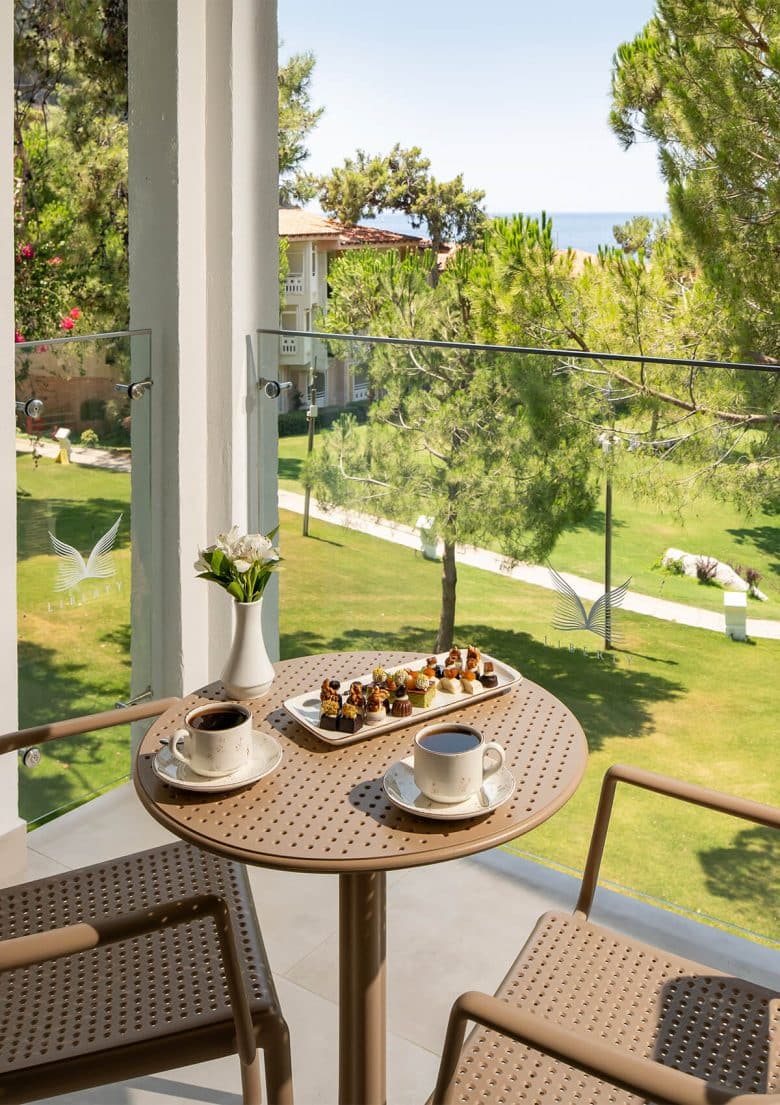 Deluxe Kısmi Deniz Manzaralı Geniş Oda