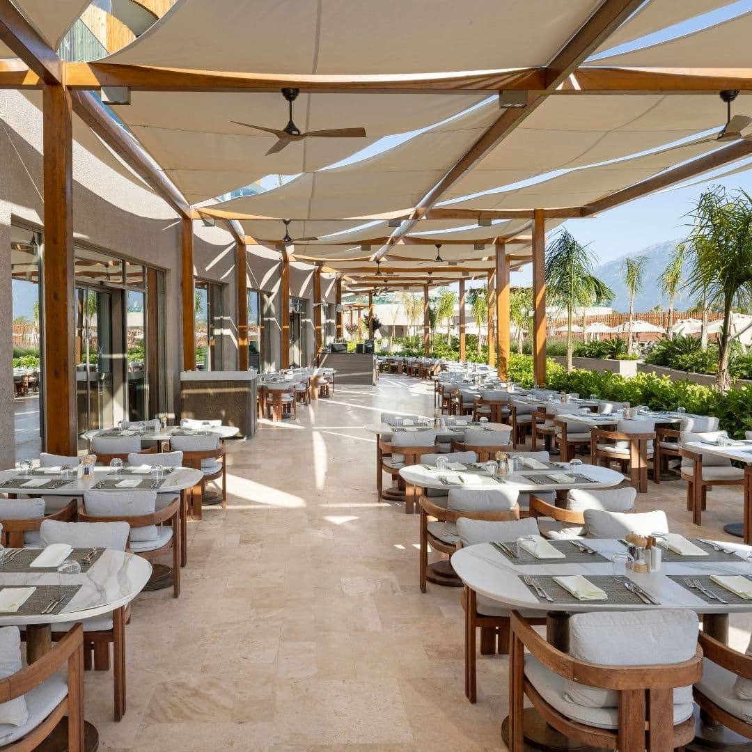 Myra Restaurant - Liberty Signa